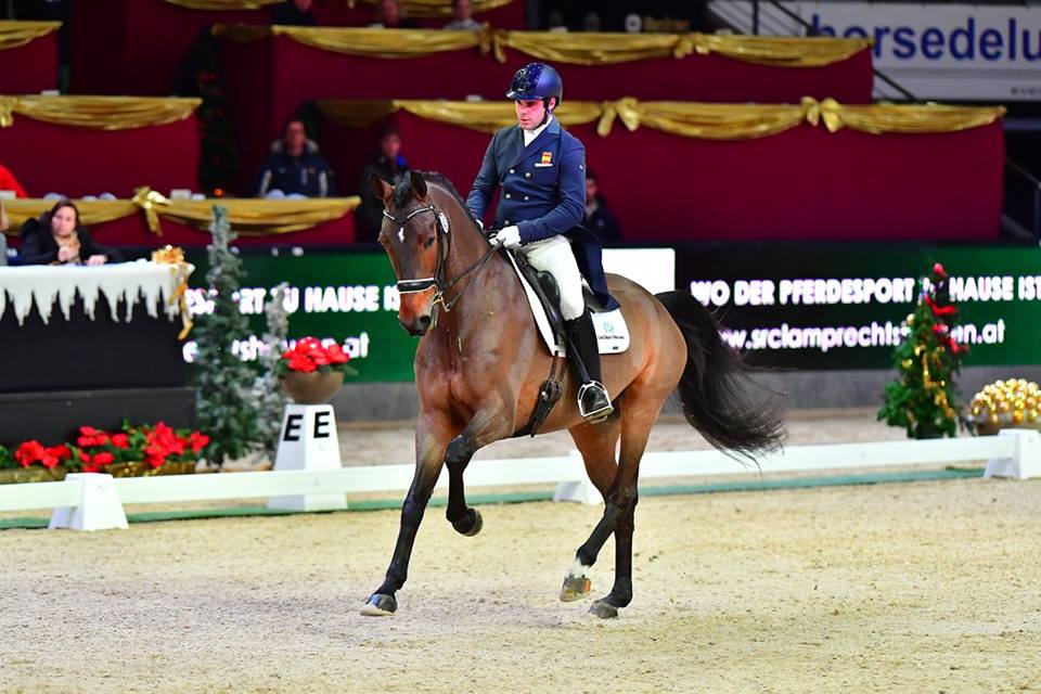 Antonio Laiz cierra la temporada 2017  en el podio del CDI de Salzburgo