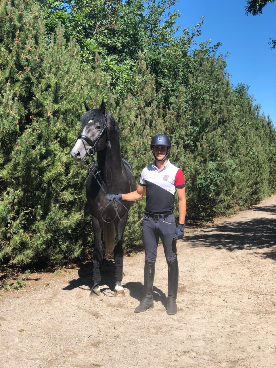 Eric Guardia con Tørveslettens Sylvester gana una de las calificativas puntuables para el Campeonato de Dinamarca