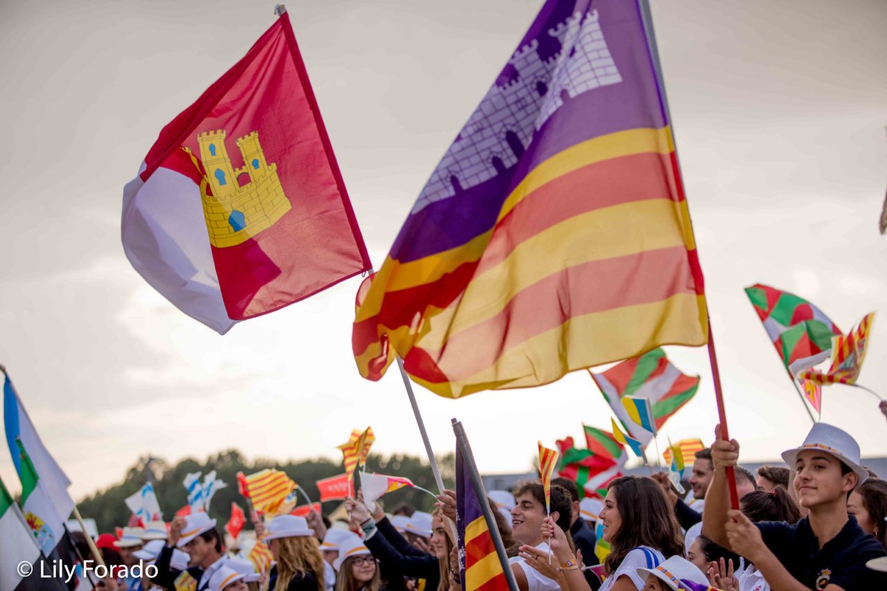 Explosión de Colores en el Desfile de CCAA del Campeonato de Menores 2018