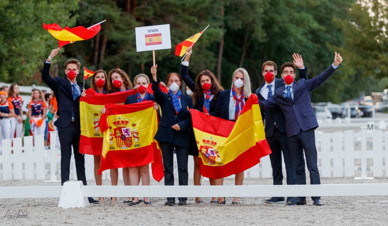 El desfile de Naciones abre el telón del Cto. de Europa 2020 de Jóvenes Jinete y U25