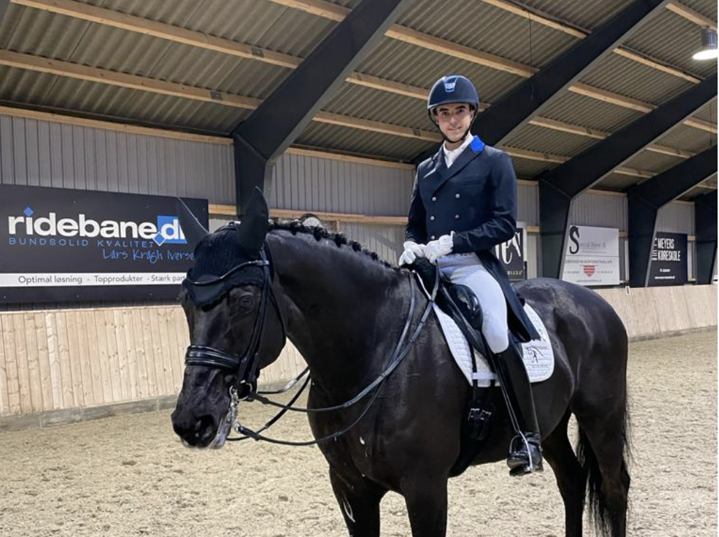 Cristian Tudela y su debut dorado en Gran Premio con «Blue Hors Zick Flower» con más de 72%