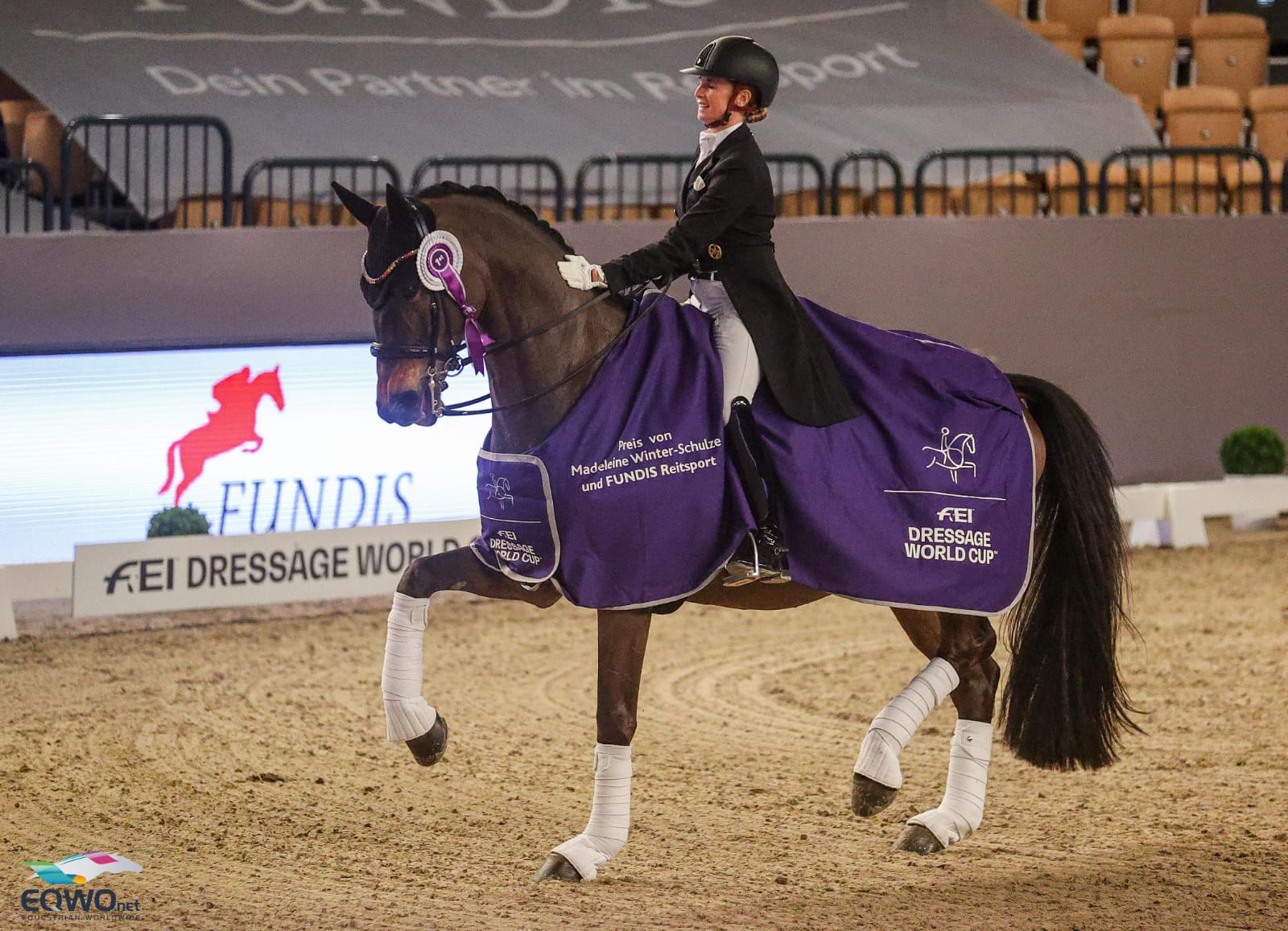 CDIW Neumünster: Jessica von Bredow-Werndl toma la delantera en el Gran Premio.  ￼