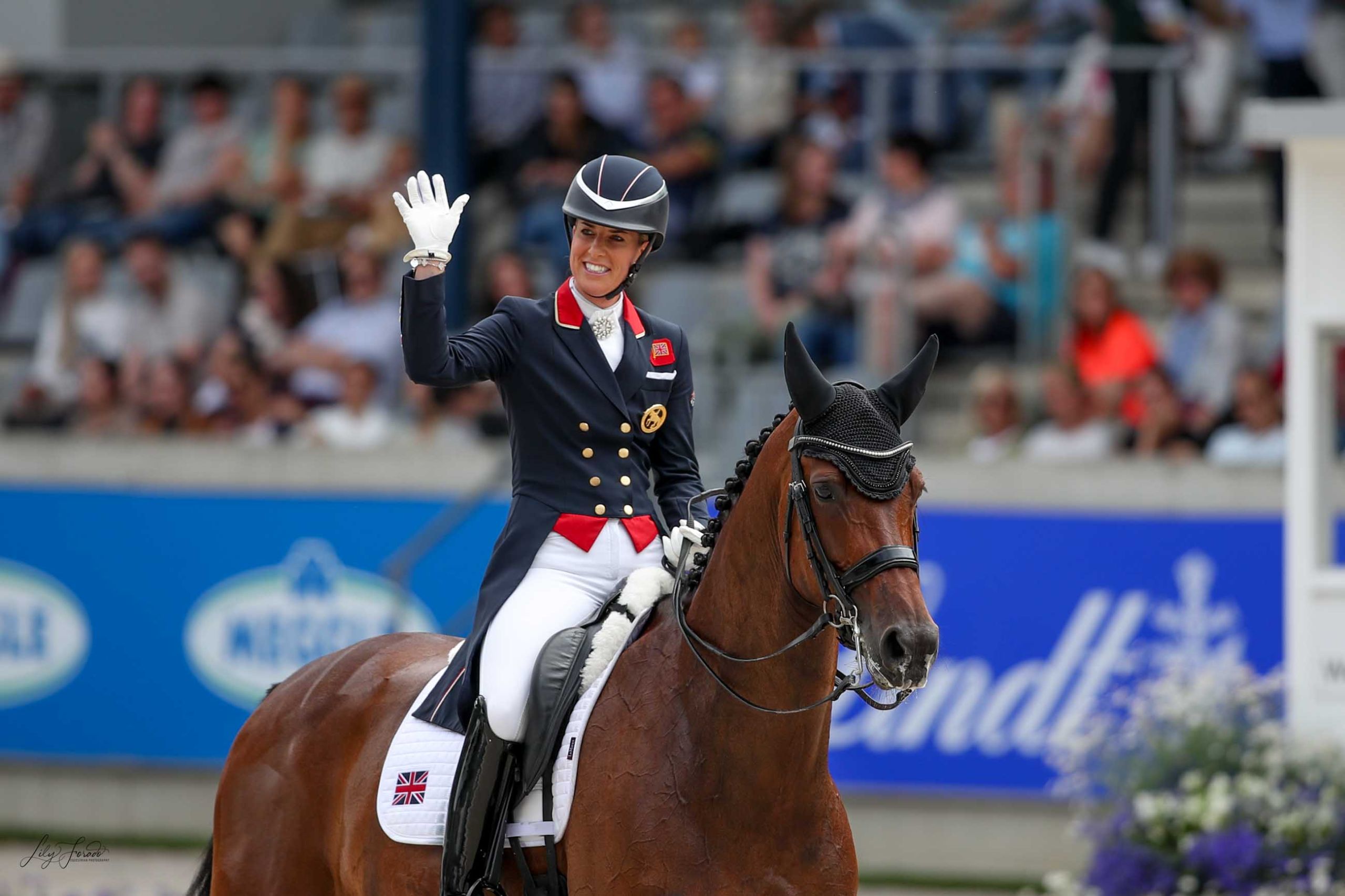 FEI: Un año de suspensión para Charlotte Dujardin