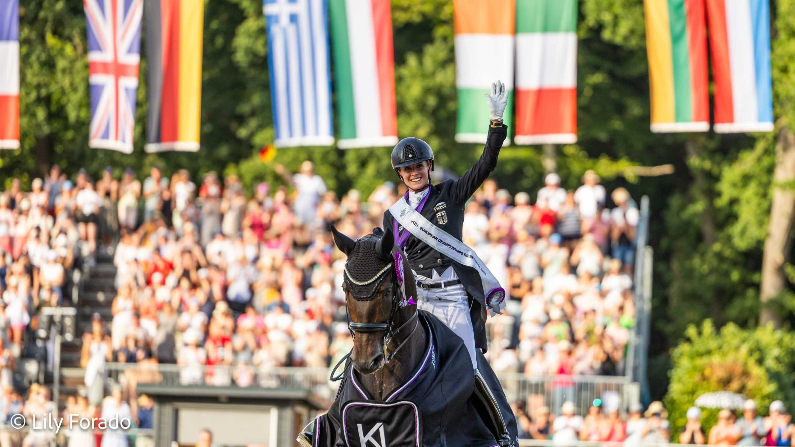 Jessica von Bredow-Werndl continúa su reinado Europeo en una final de récords.