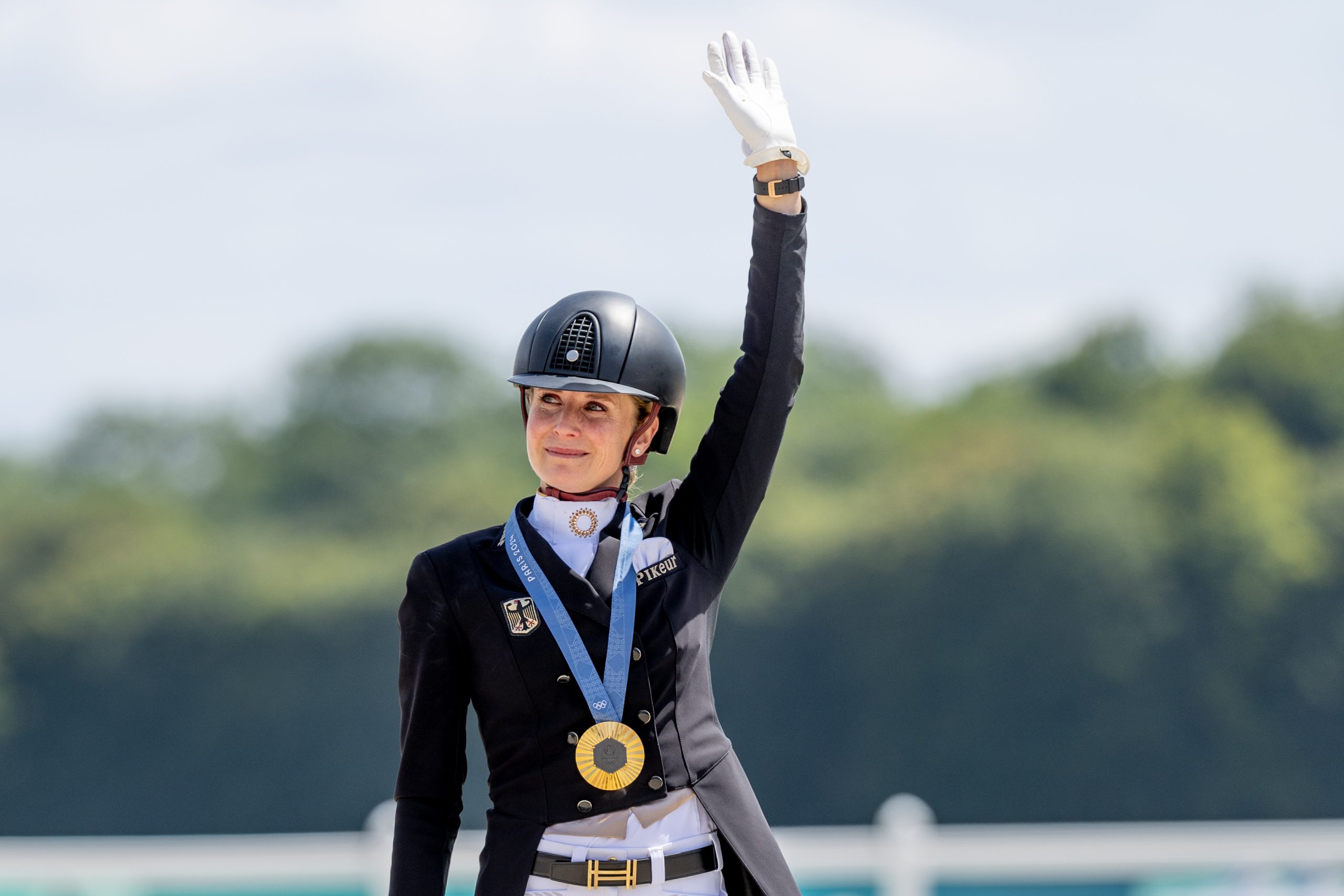 Jessica von Bredow-Werndl revalida su título de Campeona Olímpica en Paris 2024.